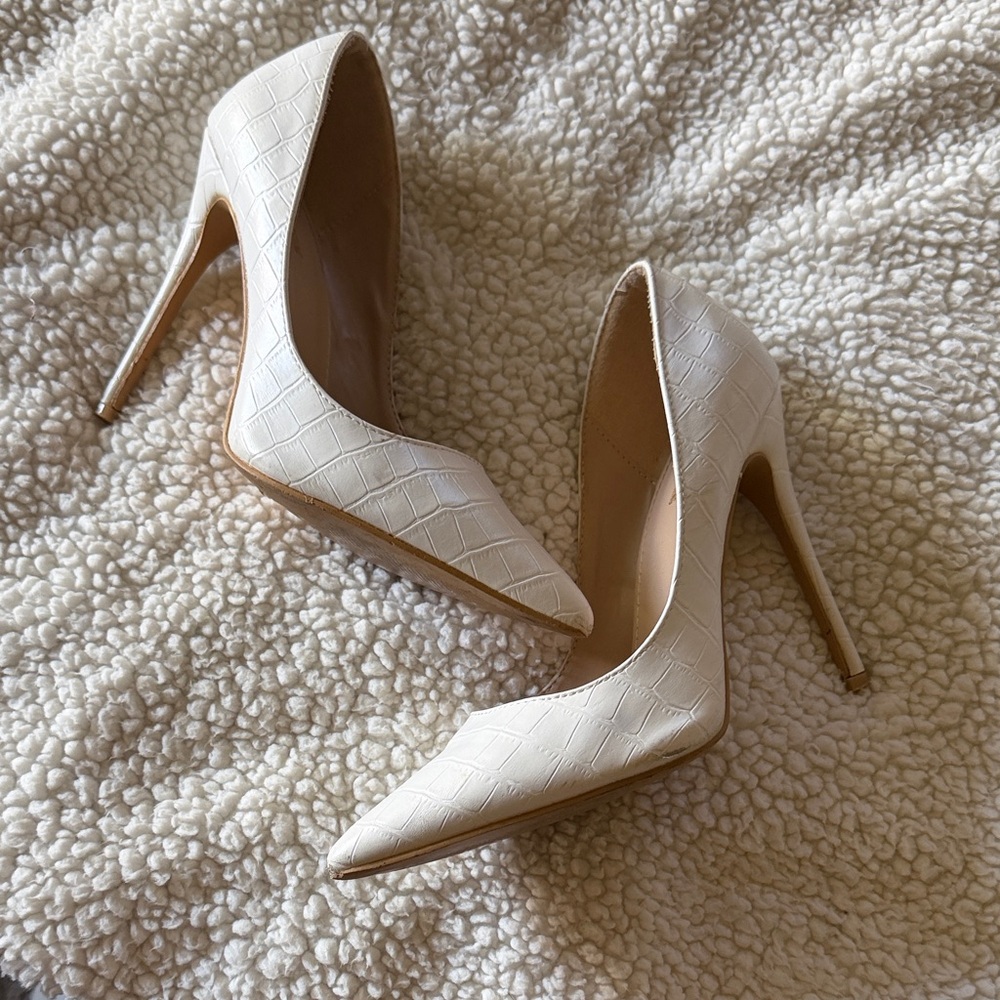 White Croc-Embossed Pointed-Toe Heels - Picture 4 of 4